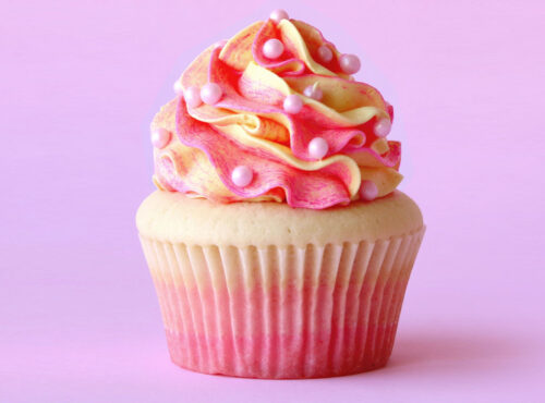 Behind the scenes cake decorating Una